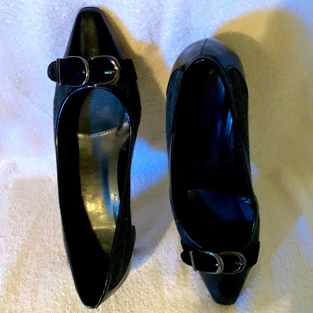 Vero Cucio Pumps Sz 9M Grey Pin Strip with black leather and suede buckle